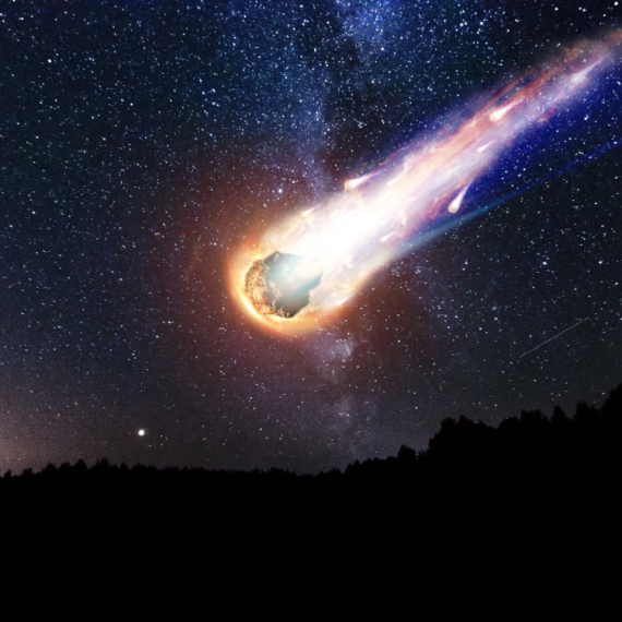 Delovi meteorita padali po kućama; Ljudi u šoku VIDEO