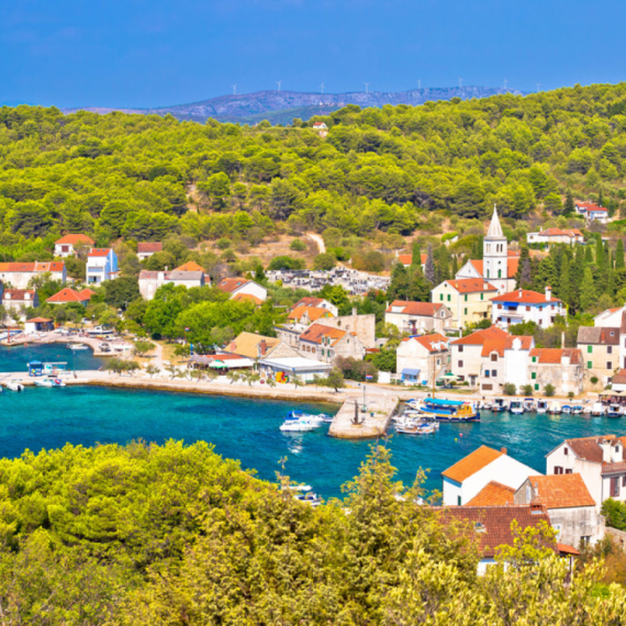 Britanci oduševljeni ostrvom u susedstvu: Zabranjeni automobili, a voda kristalno čista VIDEO