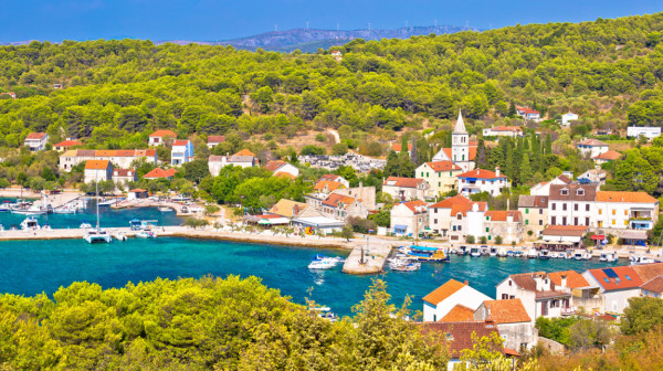 Britanci oduševljeni ostrvom u susedstvu: Zabranjeni automobili, a voda kristalno čista VIDEO