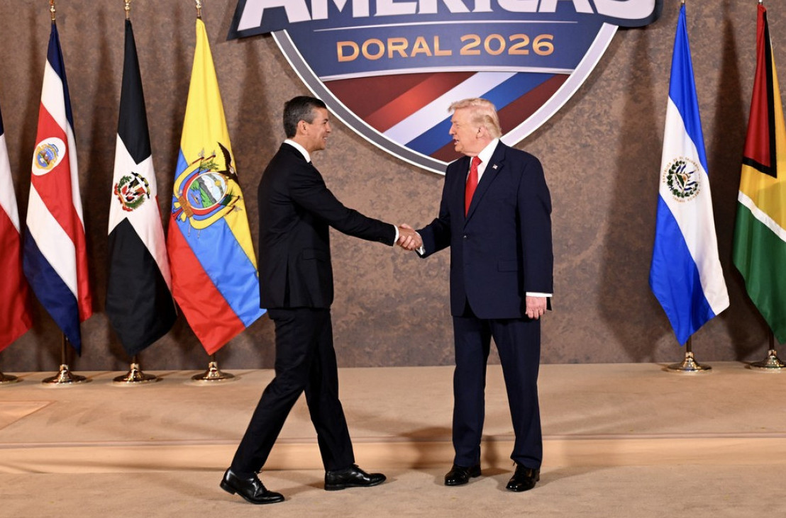 Neprijatna scena na samitu: Tramp vukao ruku paragvajskog predsednika VIDEO