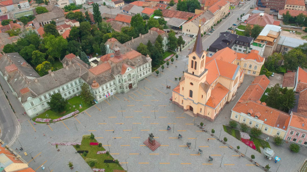 Podrška osobama sa autizmom: Humanitarna predstava "Bajka za odrasle i ostalu decu" u Zrenjaninu