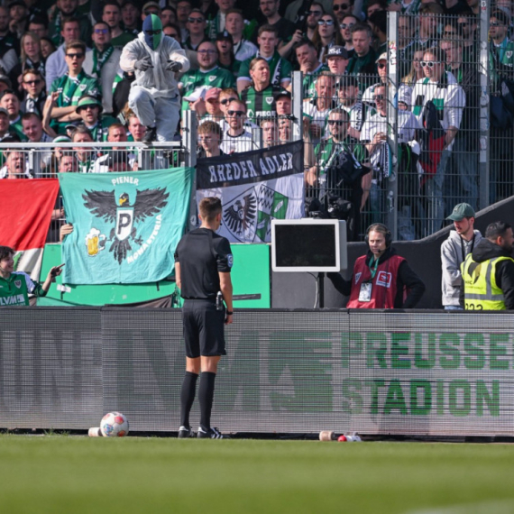 Neverovatna scena u Nemačkoj – navijači ugasili VAR VIDEO