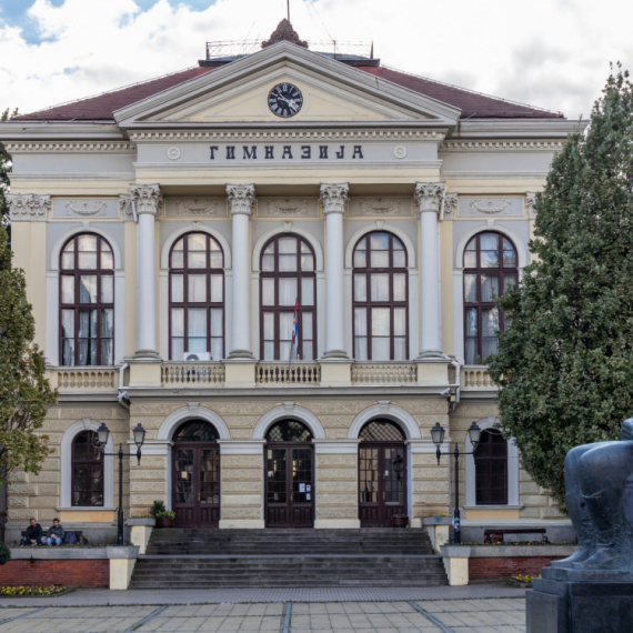 Raspisan tender za sanaciju pročelja Prve kragujevačke gimnazije