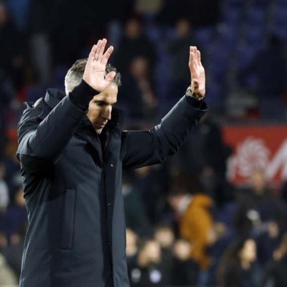 Navijači teraju Van Persija: "Robine, beži odavde" VIDEO