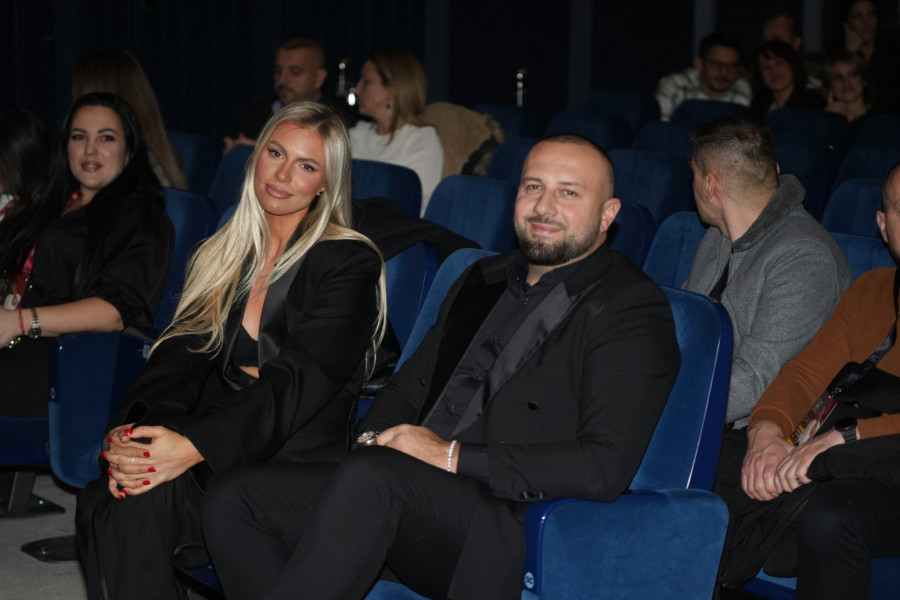 Obišli pola sveta zbog rata na Bliskom istoku: Pevač sa trudnom suprugom jedva stigao u Beograd FOTO