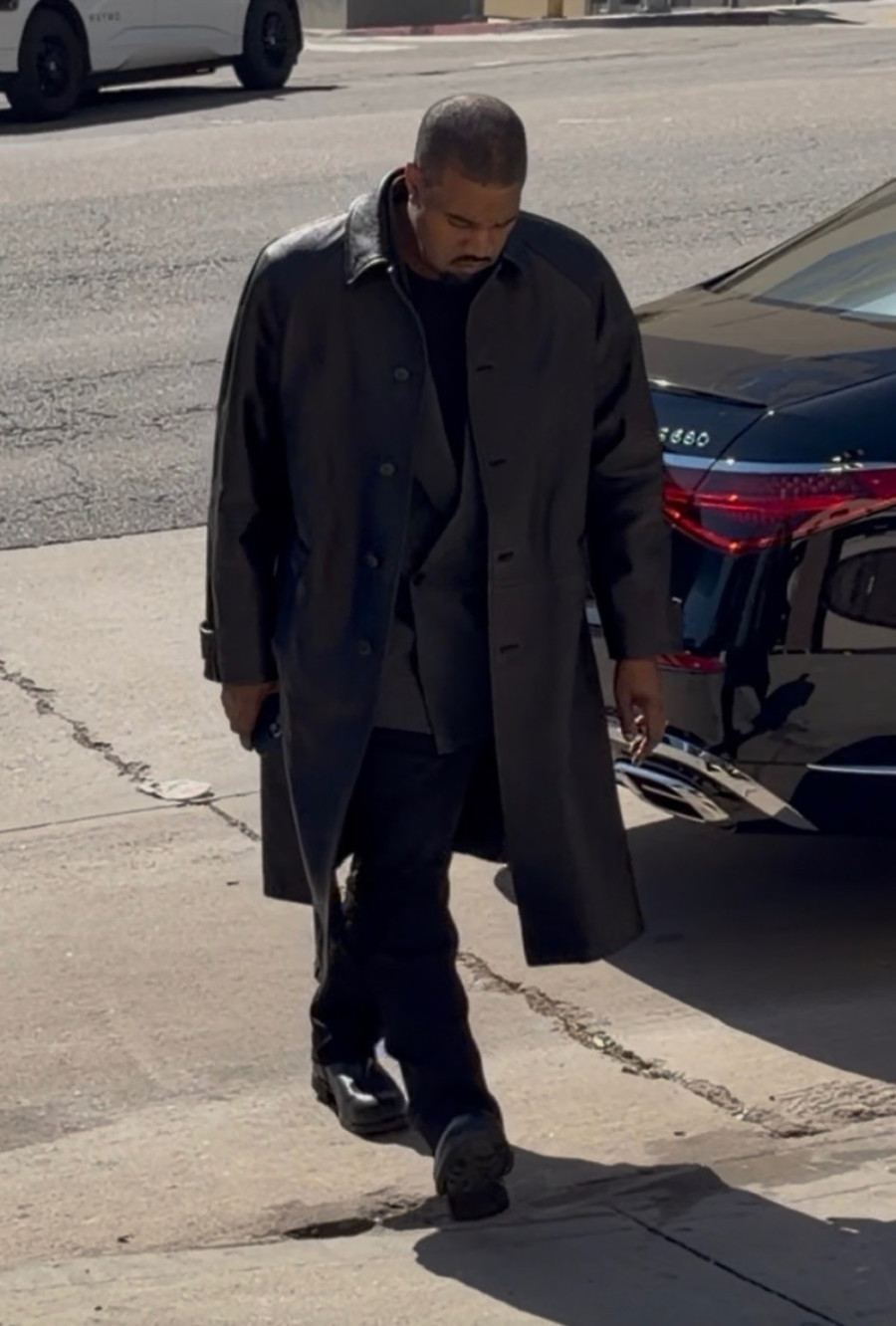 Kanje Vest pokušao da se sakrije od bivše žene u Malibuu, pa završio na sudu FOTO