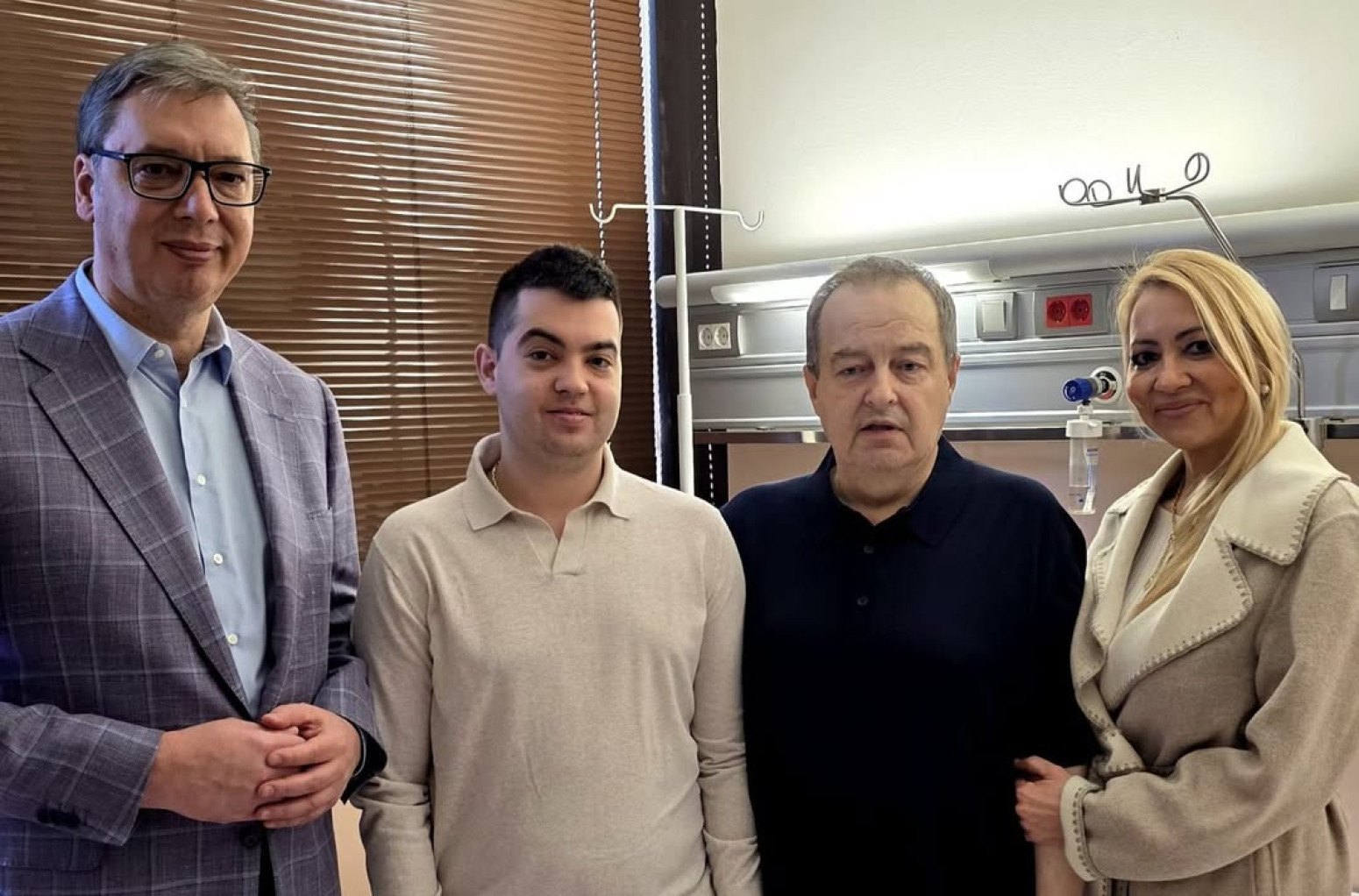 Vučić sa Dačićem u bolnici: Ivica upravo izlazi iz bolnice; Zahvalan lekarima što su napravili čudo