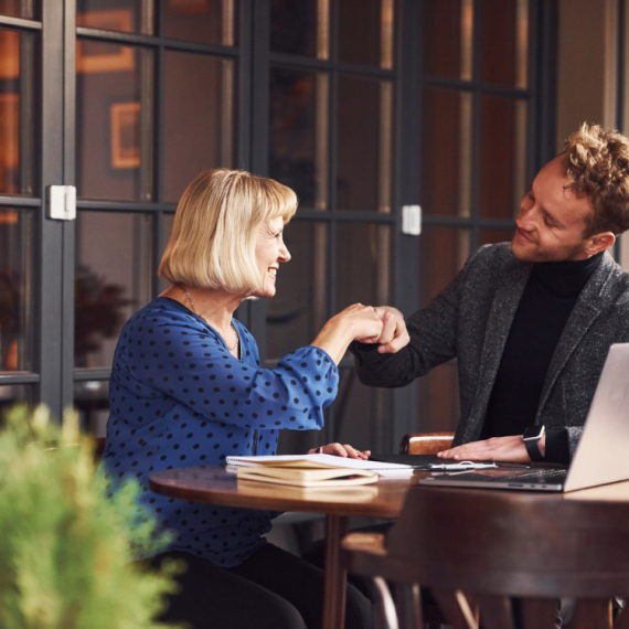 Horoskop otkriva: Ovi muškarci najviše padaju na starije žene