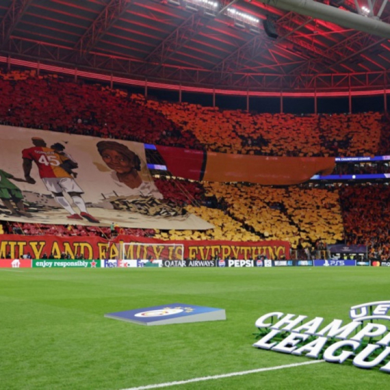 Dirljiva koreografija navijača Galate za Viktora Osimena FOTO