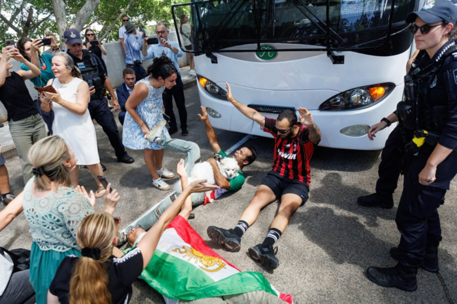 Drama fudbalerki Irana – pet se spasilo, ostale slale SOS signale VIDEO