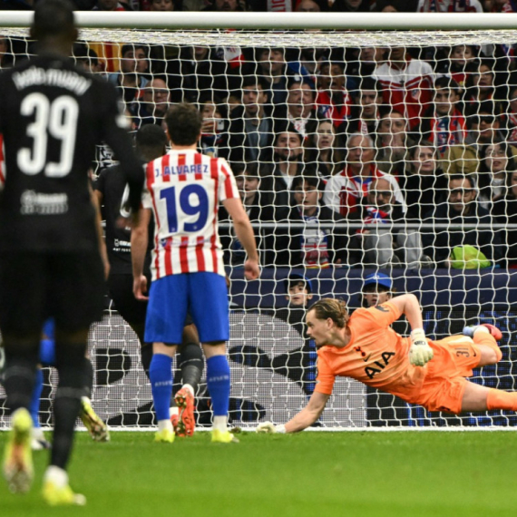 Horor golmana Totenhema – skrivio dva gola i zamenjen u 17' VIDEO