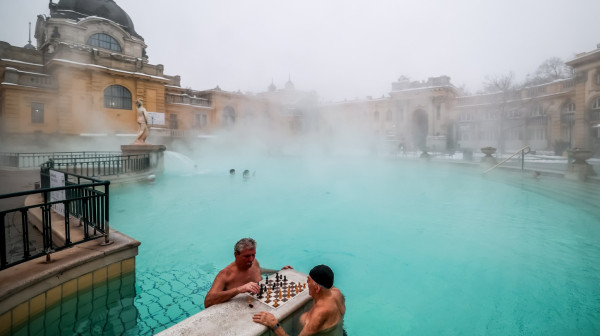 Raj za opuštanje ili prljavo razočaranje turista? Viralni video otkriva mračnu stranu terme u Budimpešti VIDEO