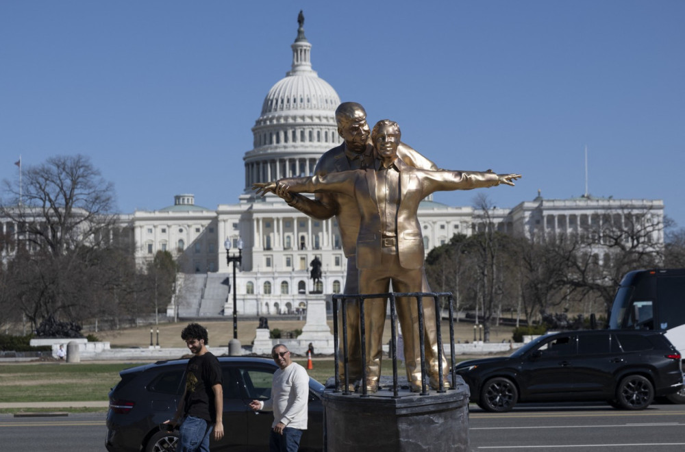 Tramp gubi pravnu bitku: Ipak je poslao Epstajnu čestitku za rođendan?