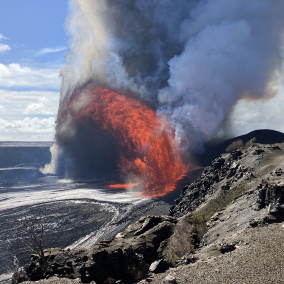 Eruptirao vulkan: Izbacivao fontane lave visoke i do 300 metara; Vlasti hitno reagovale FOTO/VIDEO
