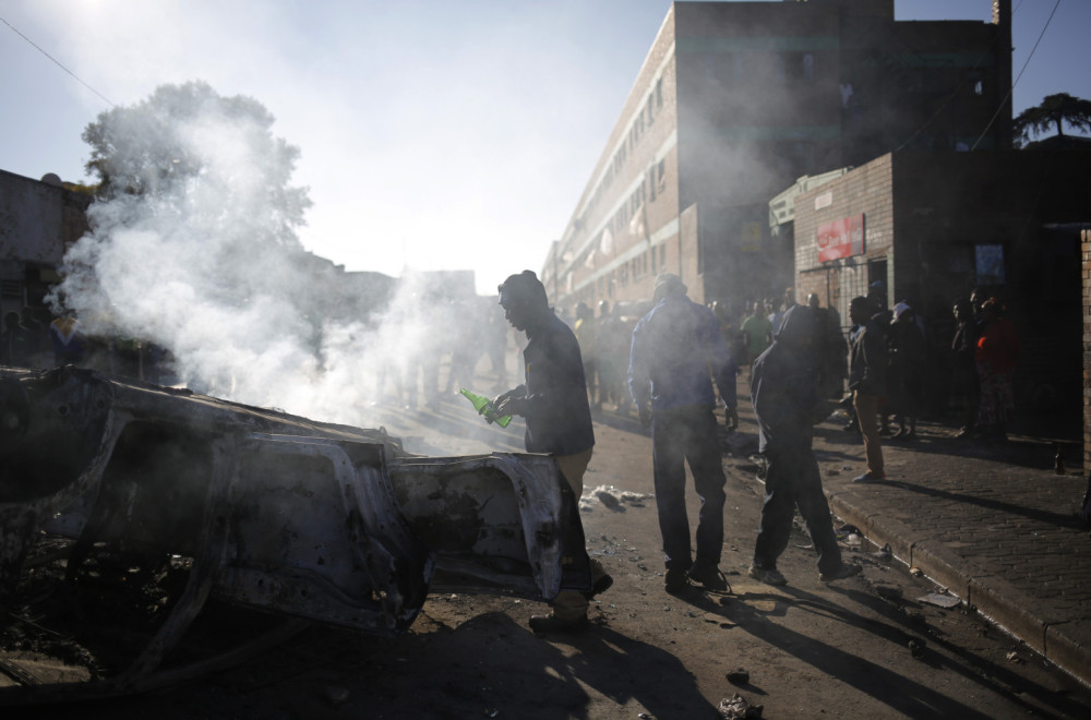 Oklopna vozila na ulicama: Vojnici upadaju u zgrade FOTO/VIDEO