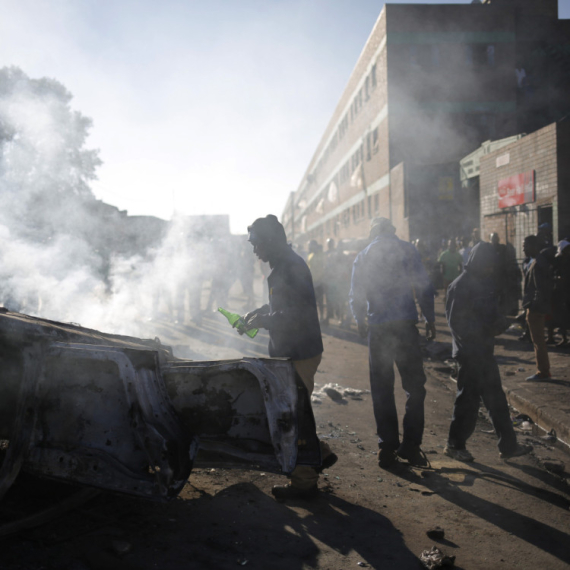 Oklopna vozila na ulicama: Vojnici upadaju u zgrade FOTO/VIDEO