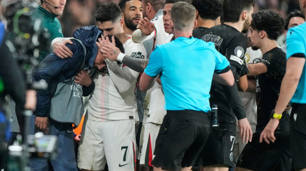 As Čelsija "patosirao" skupljača lopti – napravio haos i prošao bez kartona VIDEO