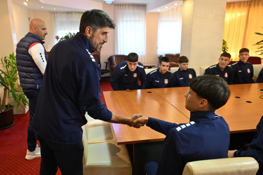 Kako treba da se ponaša reprezentativac Srbije? Paunović uručio Kodeks FSS FOTO/VIDEO