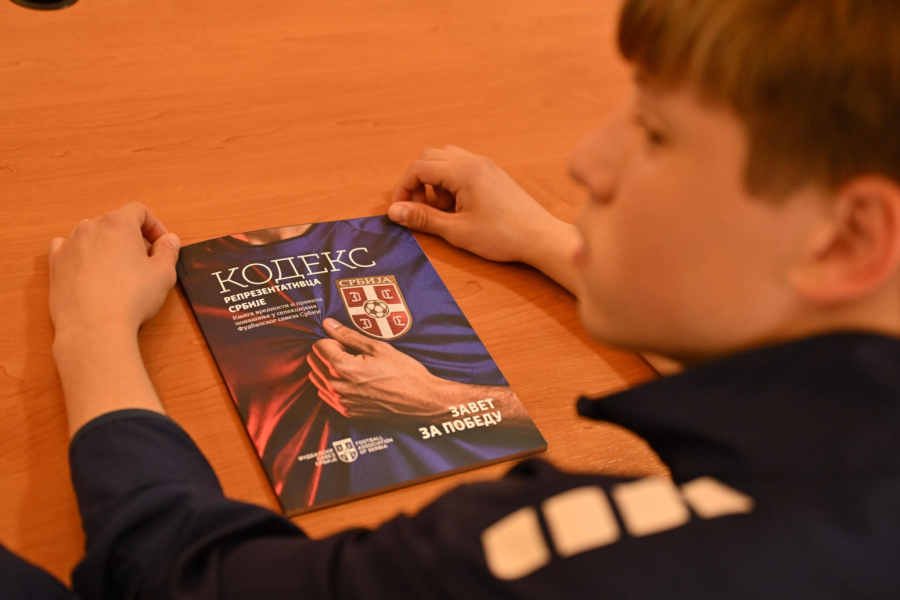 Kako treba da se ponaša reprezentativac Srbije? Paunović uručio Kodeks FSS FOTO/VIDEO