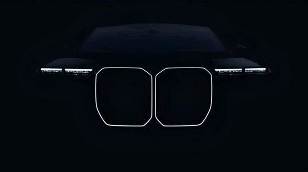 Novi BMW Serije 7 zadržava kontroverzni dizajn: Velika maska i podeljena svetla ostaju