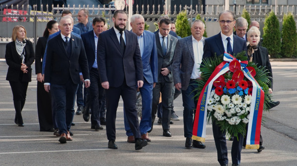 Macut and Government Ministers pay tribute at Zoran Đinđić assassination site