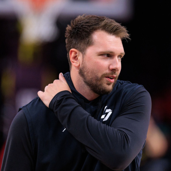 Luka Dončić prvi put u javnosti nakon raskida: Pozdravio se sa holivudskim glumcem FOTO