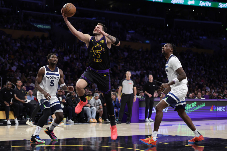 Luka Dončić prvi put u javnosti nakon raskida, pozdravio se sa holivudskim glumcem FOTO