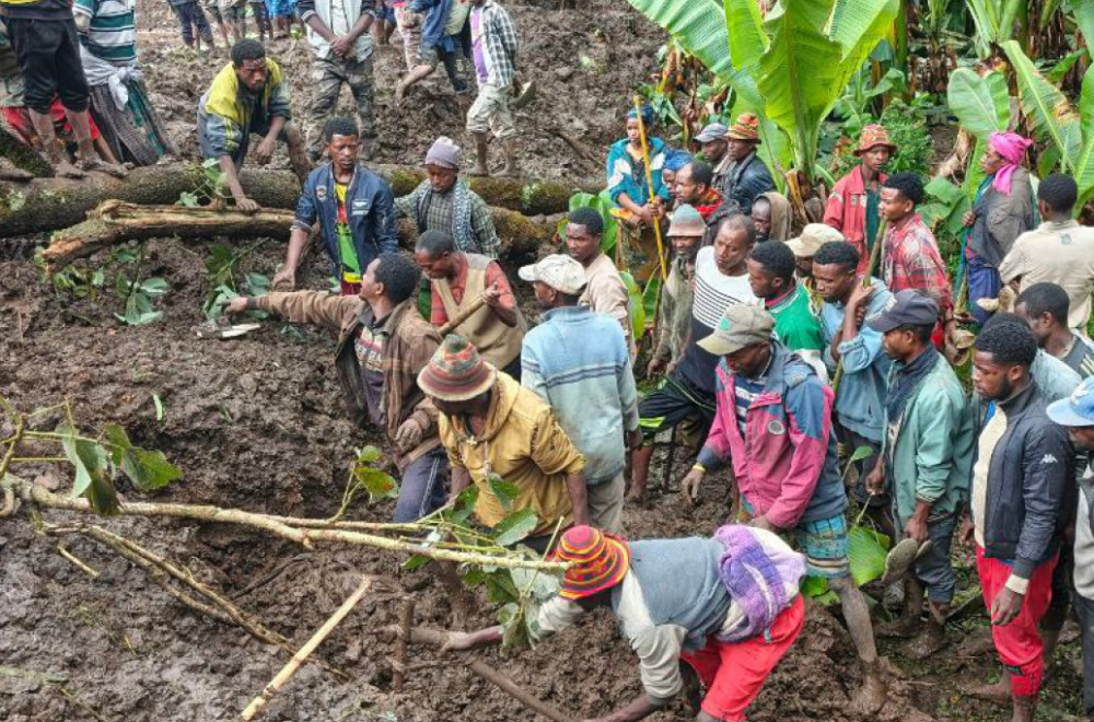 Haos zbog klizišta i poplava; Desetine mrtvih i nestalih FOTO