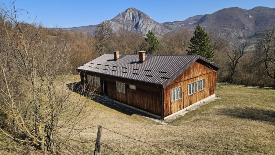 Školsko zvono zvoni samo za jednu devojčicu: Marija je jedini đak u maloj seoskoj školi FOTO