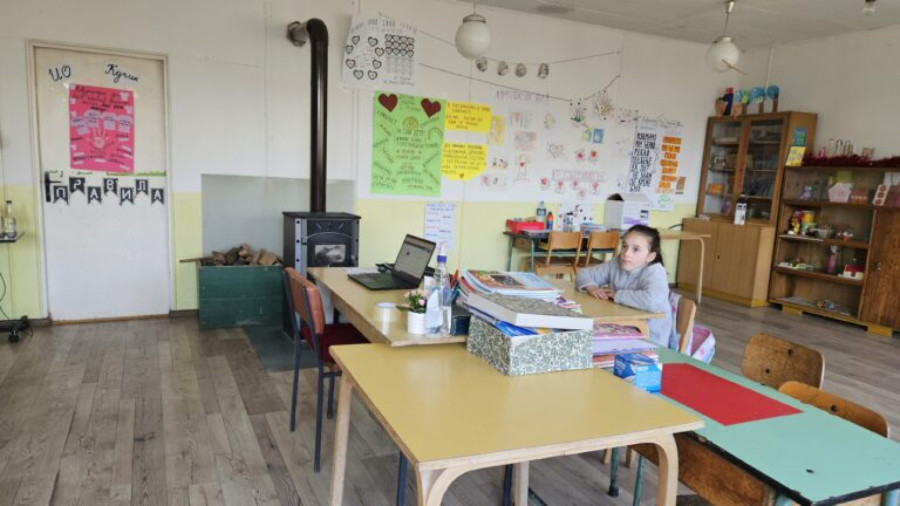 Školsko zvono zvoni samo za jednu devojčicu: Marija je jedini đak u maloj seoskoj školi FOTO