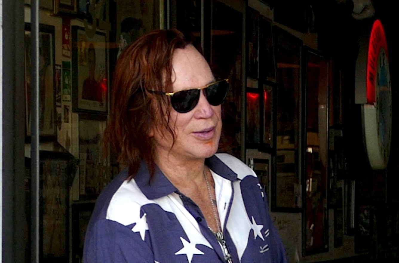 Miki Rork uslikan nakon izbacivanja iz stana: Izgled glumca sve šokirao FOTO