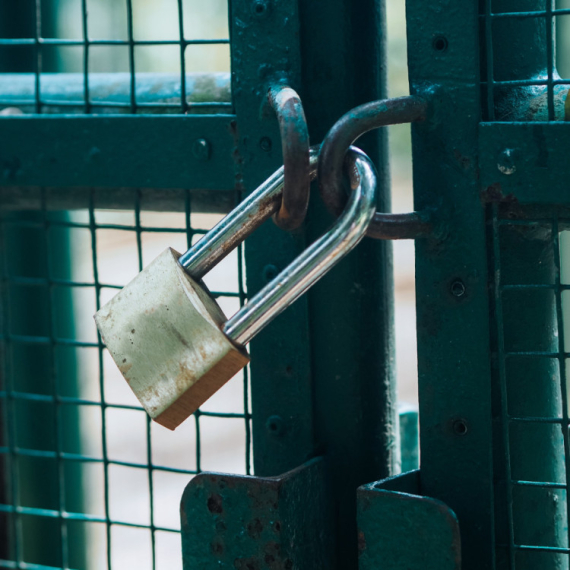 Bankrot za bankrotom, sve više firmi prinuđeno da stavi ključ u bravu