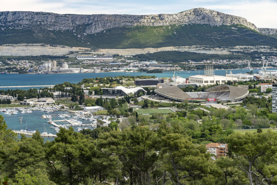 Hrvati ruše Poljud!