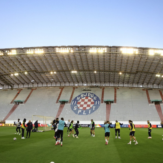 Hrvati ruše Poljud!