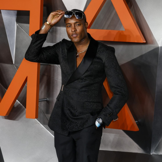 Sećate se "najpoželjnijeg frajera na Tinderu"? E, sada je otkrio svoju "sramotu" FOTO