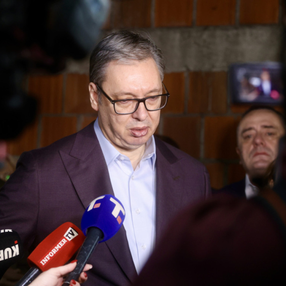 "Dobićete put za 10 dana": Vučić u Kopljaru kod Aranđelovca obećao ulaganja