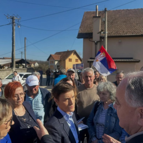 Brnabić u Lučanima: "Srbija mora da radi, nikako da stoji i bude blokirana"; "Borimo se za našu zemlju" FOTO