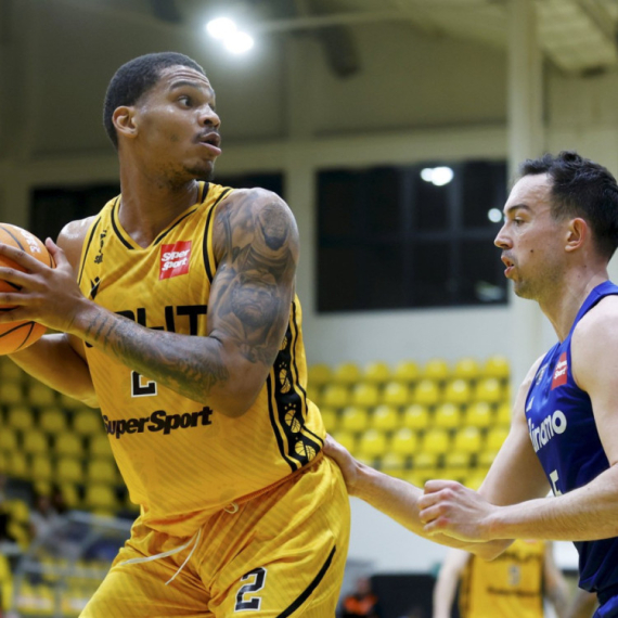 Užas u Hrvatskoj – Amerikanac zakucao, koš pao na njega VIDEO