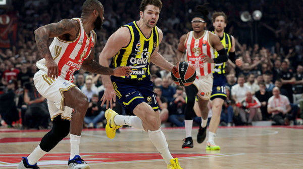 Zvezda gubi od Fenera!