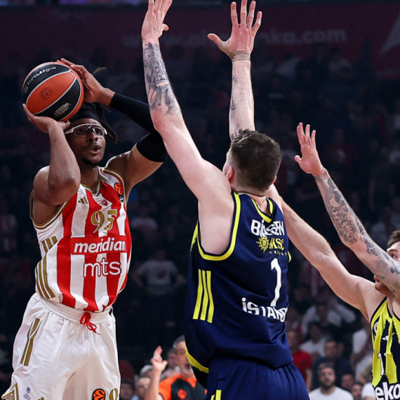 Zvezda gubi na poluvremenu, Fener kaznio sve što je mogao!