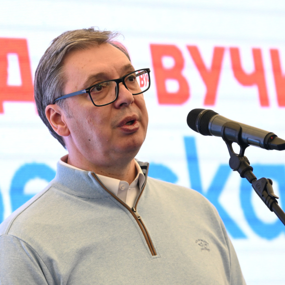 Vučić: "Političke protivnike poštujem"; "Mi izlazimo sa programom, želimo punu trpezu za svačijim stolom"