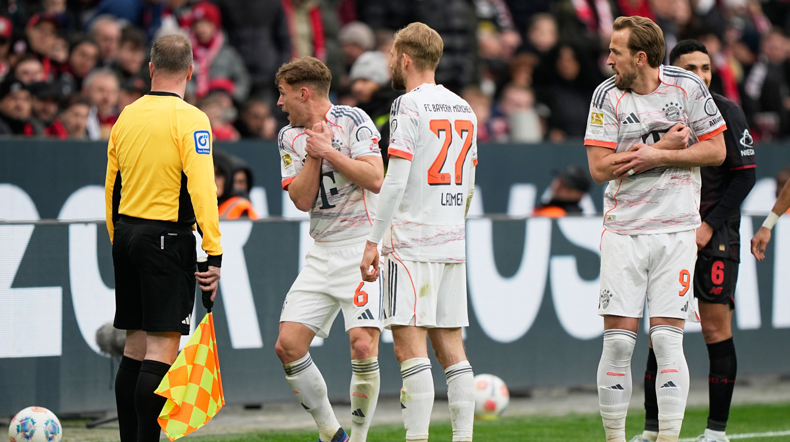 Ludilo u derbiju Bundeslige – Bajern "preživeo" sa devetoricom!