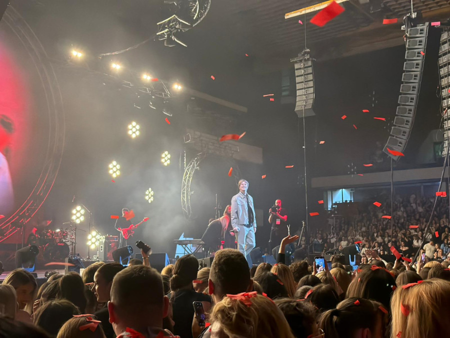 Spens pun do poslednjeg mesta: Euforija publike na velikom koncertu Jakova Jozinovića u Novom Sadu FOTO