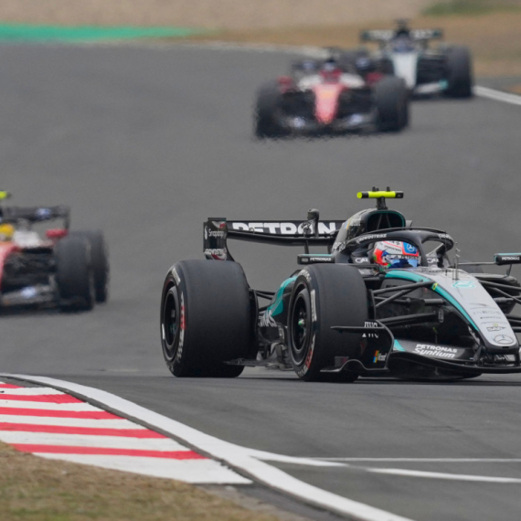 Dominacija Mercedesa i spektakl Ferarija – "ludnica" u Kini