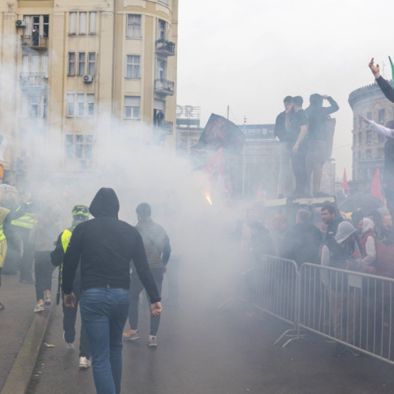 Blokade, nasilje i pokušaj paralize države; Ovako su blokaderi pravili haos 15. marta VIDEO