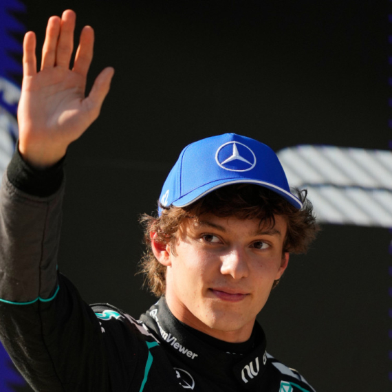 Antoneli u suzama – tinejdžer pobedio u Kini FOTO