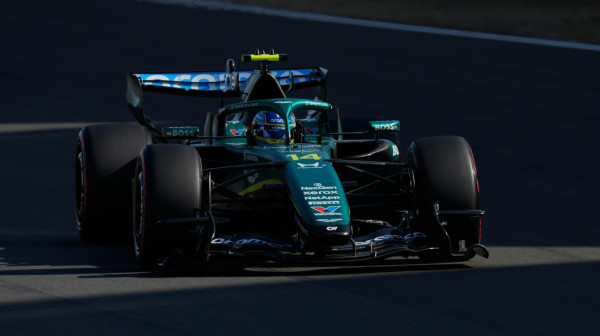 Košmar u F1 – Peres obilazi Alonsa, a on mu maše: "Svetsko prvenstvo baterija" VIDEO