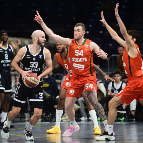 Partizan se muči – Cedevita Olimpija vodi na poluvremenu