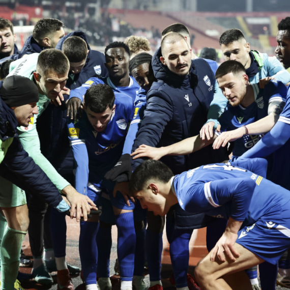 Remi Pazara i Čukaričkog – Stojković u klinču sa navijačima