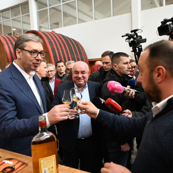 Vučić u Bajinoj Bašti sa poljoprivrednicima: "Borićemo se za izvoz u Kinu" FOTO/VIDEO